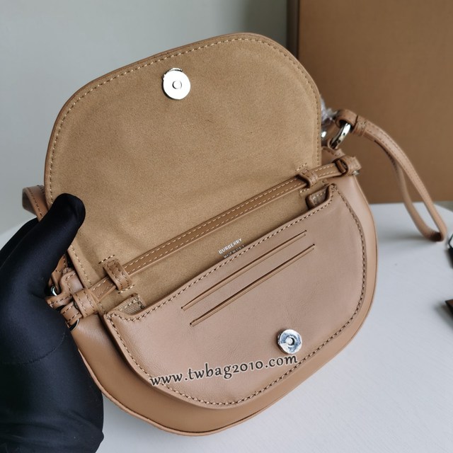 Burberry專門店新款女士肩背包 巴寶莉鞣制雙色皮革弧形小挎包 yxb1005